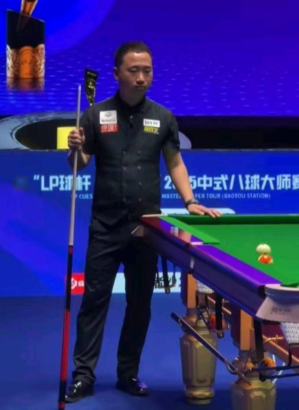 至少三年的 至少三年的